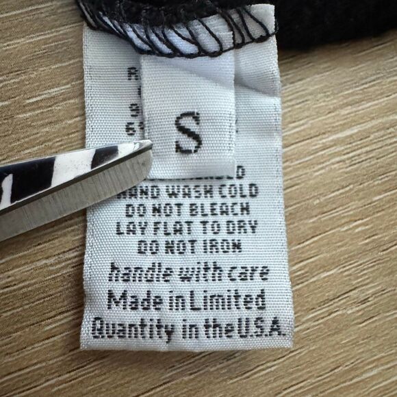 Lauren Moshi Black Long Sleeve Fitted Thermal Heart Graphic Size Small Designer - Picture 7 of 9